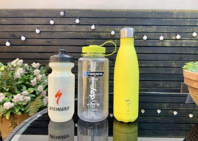 Como dispor de forma sustentável de uma garrafa de água reutilizável